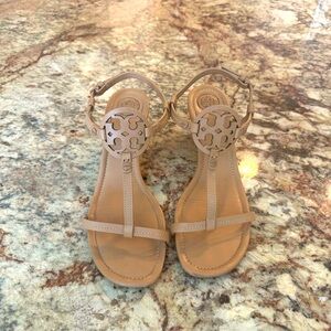 Tory Burch wedges size 9 tan in great condition